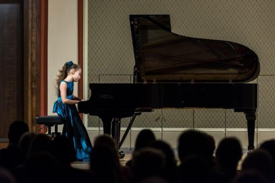 Laureáti Broumovské klávesy vystoupili v Sukově síni pražského Rudolfina