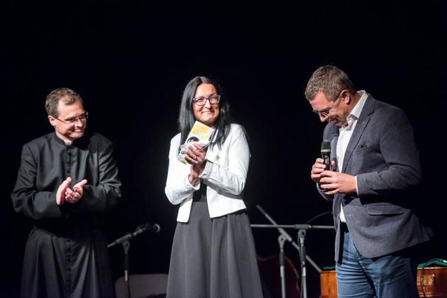 Festival Za poklady Broumovska uzavřel koncert Pavla Šporcla a Gipsy Way Ensemble 