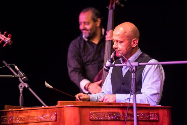 Festival Za poklady Broumovska uzavřel koncert Pavla Šporcla a Gipsy Way Ensemble 