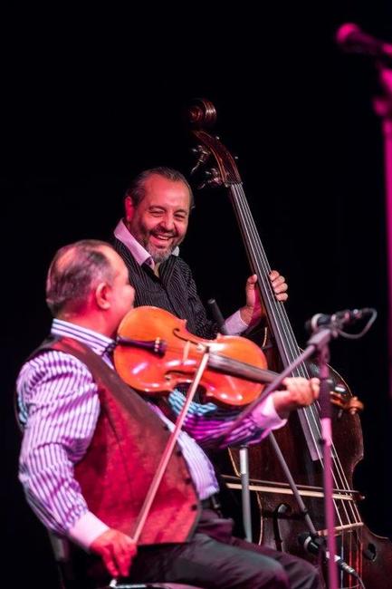 Festival Za poklady Broumovska uzavřel koncert Pavla Šporcla a Gipsy Way Ensemble 
