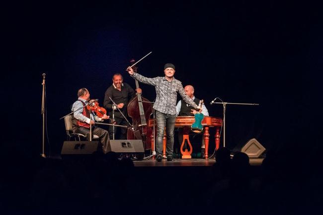 Festival Za poklady Broumovska uzavřel koncert Pavla Šporcla a Gipsy Way Ensemble 