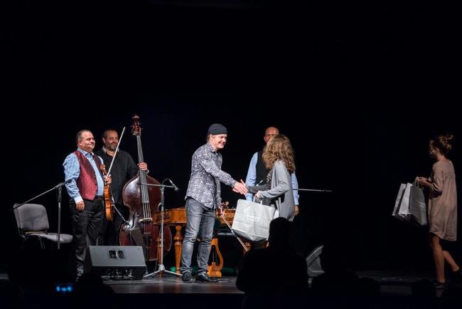 Festival Za poklady Broumovska uzavřel koncert Pavla Šporcla a Gipsy Way Ensemble 