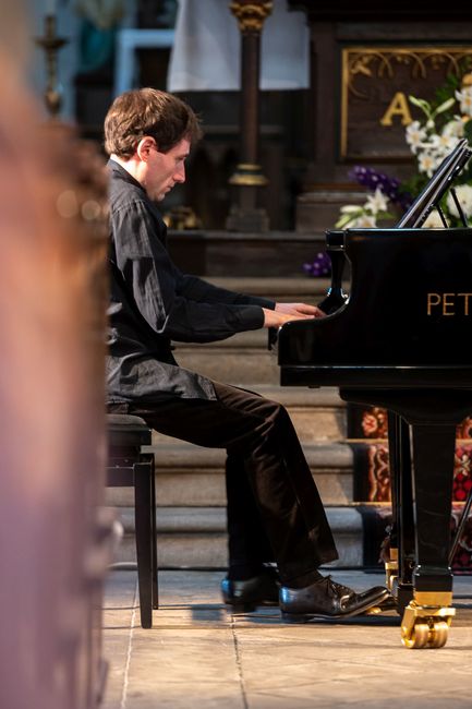 Koncert skončil dlouhotrvajícím potleskem vstoje