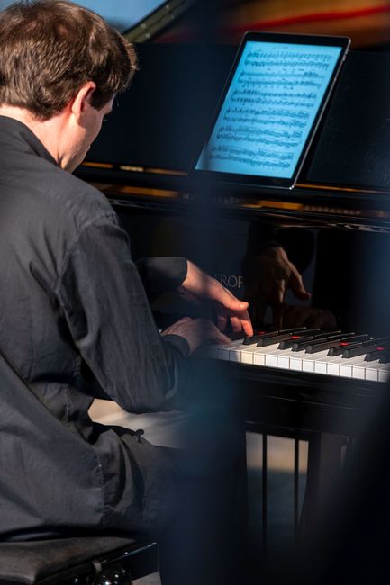 Koncert skončil dlouhotrvajícím potleskem vstoje