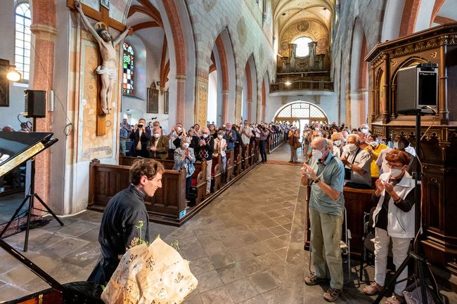 Koncert skončil dlouhotrvajícím potleskem vstoje