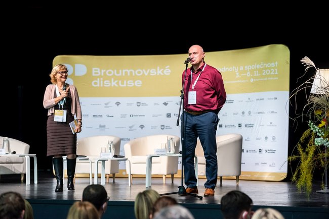 „Jaké hodnoty jsou důležité pro společnost?“ zjišťovaly Broumovské diskuse první den