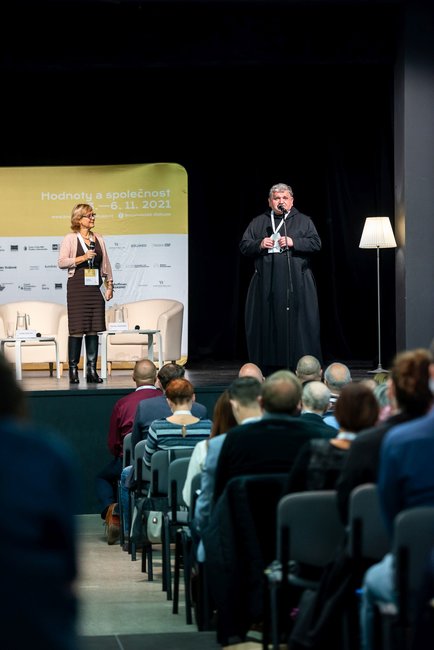 „Jaké hodnoty jsou důležité pro společnost?“ zjišťovaly Broumovské diskuse první den