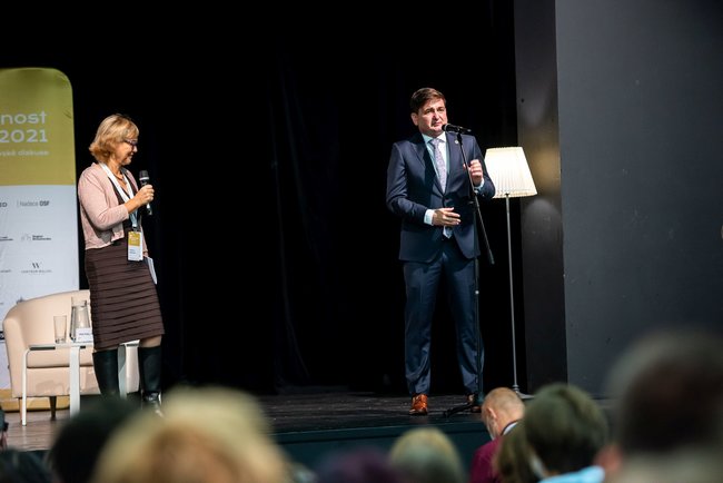 „Jaké hodnoty jsou důležité pro společnost?“ zjišťovaly Broumovské diskuse první den