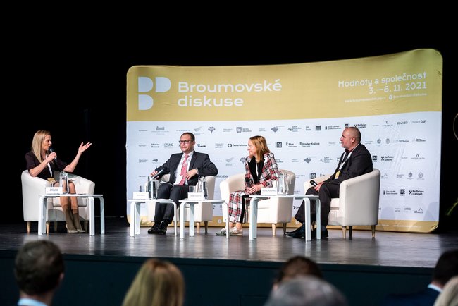 „Jaké hodnoty jsou důležité pro společnost?“ zjišťovaly Broumovské diskuse první den