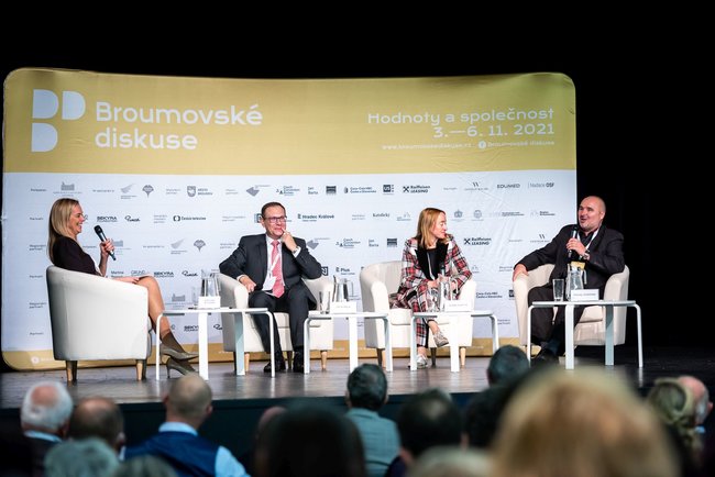 „Jaké hodnoty jsou důležité pro společnost?“ zjišťovaly Broumovské diskuse první den