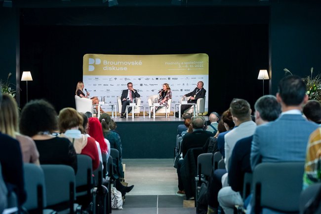 „Jaké hodnoty jsou důležité pro společnost?“ zjišťovaly Broumovské diskuse první den