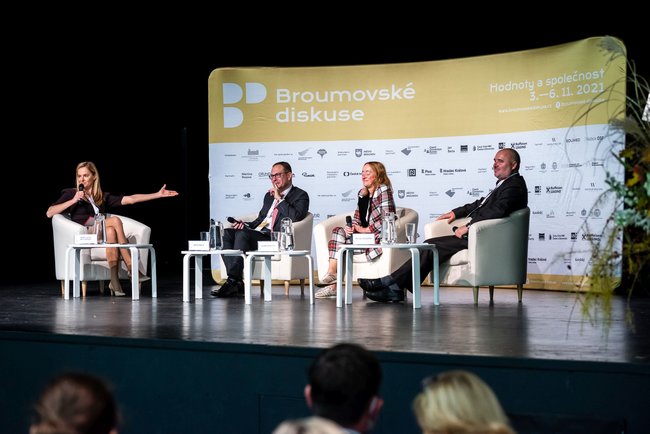 „Jaké hodnoty jsou důležité pro společnost?“ zjišťovaly Broumovské diskuse první den