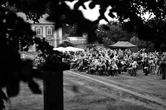 Když Beatles zněli klášterní Zahradou*