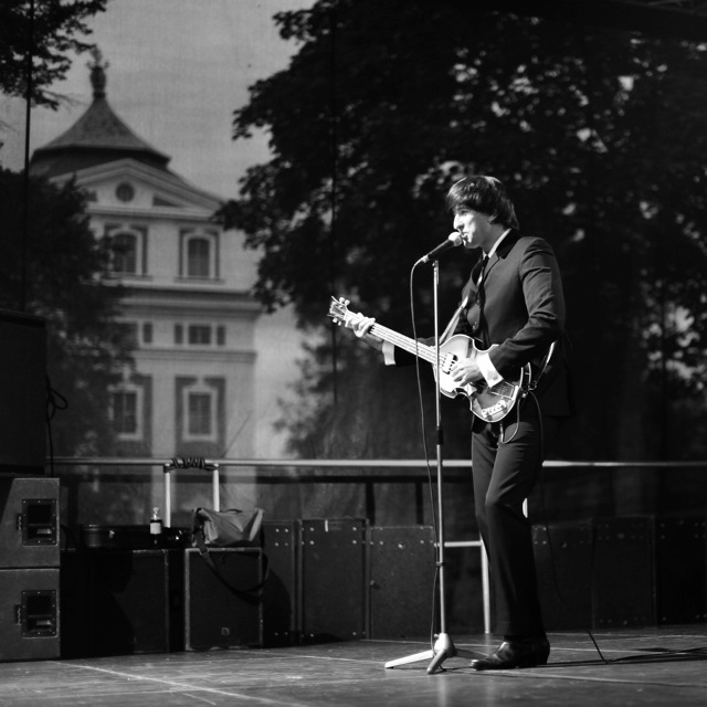 Když Beatles zněli klášterní Zahradou*