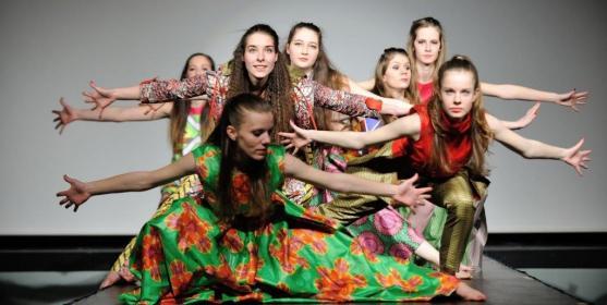 Do posledního místa vyprodaný Konferenční sál Informačního centra Broumovska přivítal jaro ve velkém stylu