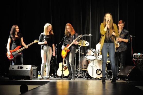 Do posledního místa vyprodaný Konferenční sál Informačního centra Broumovska přivítal jaro ve velkém stylu