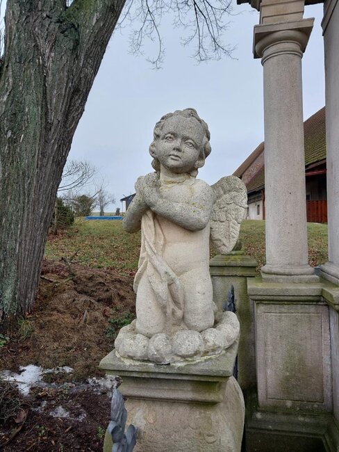 Tři krádeže soch v regionu během jednoho měsíce. Souvisí spolu případy?