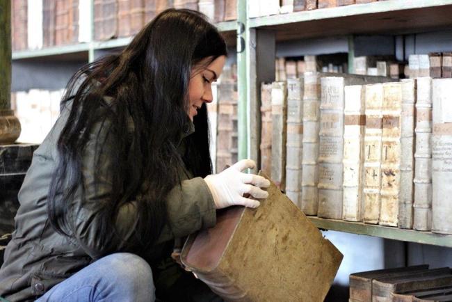 V broumovské klášterní knihovně vzniká nový katalog vzácného knižního fondu 