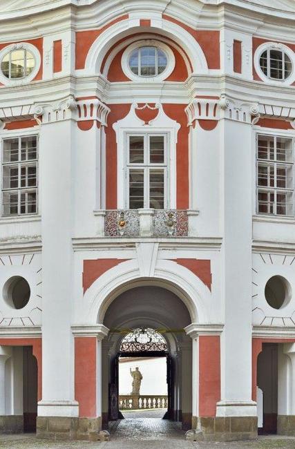 Benefiční koncert Police Symphony Orchestra z broumovského kláštera – P. S. ONLINE