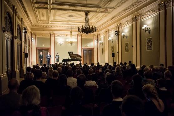 Laureáti Broumovské klávesy se představí na Slavnostním koncertě v Rudolfinu