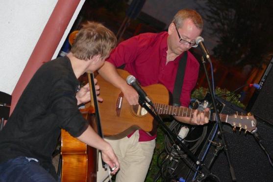 Před polickým Muzeem papírových modelů se konal historicky první koncert