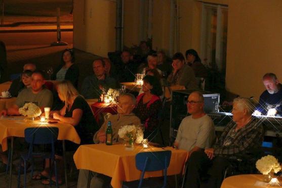 Před polickým Muzeem papírových modelů se konal historicky první koncert