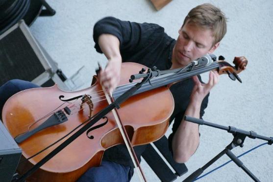 Před polickým Muzeem papírových modelů se konal historicky první koncert