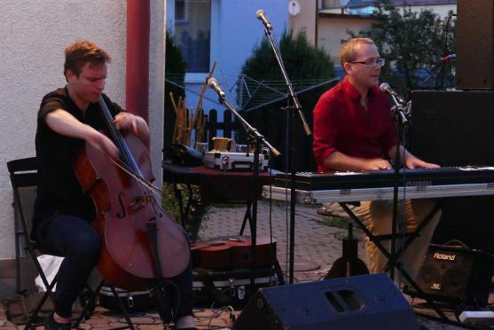 Před polickým Muzeem papírových modelů se konal historicky první koncert