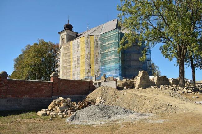 Oprava kostela v Bezděkově nad Metují a další projekty Místní akční skupiny Stolové hory