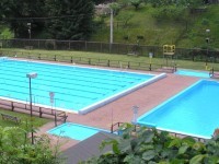 Také v Polici nad Metují město dotuje provoz koupaliště.