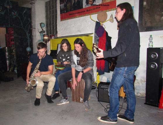 Seskupení Café Baret pokřtilo své první CD v undergroundovém klubu Eden