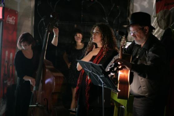 Seskupení Café Baret pokřtilo své první CD v undergroundovém klubu Eden