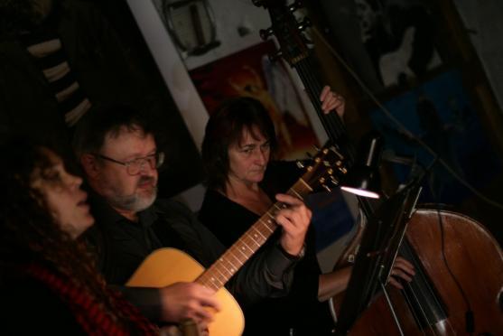 Seskupení Café Baret pokřtilo své první CD v undergroundovém klubu Eden