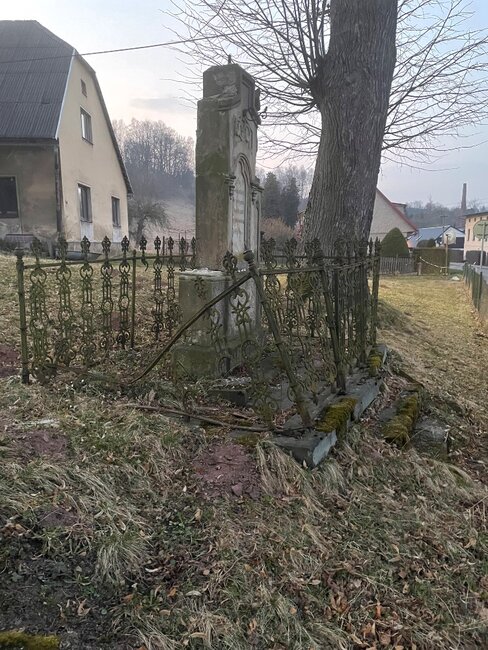 Tři krádeže soch v regionu během jednoho měsíce. Souvisí spolu případy?