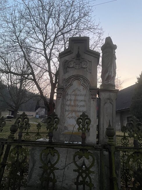 Tři krádeže soch v regionu během jednoho měsíce. Souvisí spolu případy?