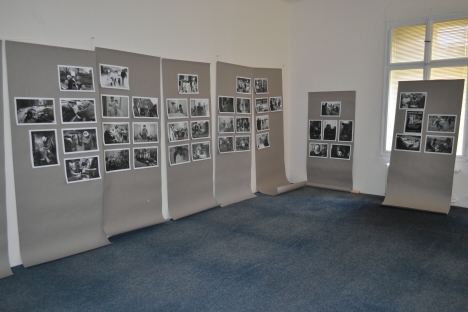 Studenti gymnázia v Broumově získali pro Oblastní charitu Hradec Králové 7632 korun