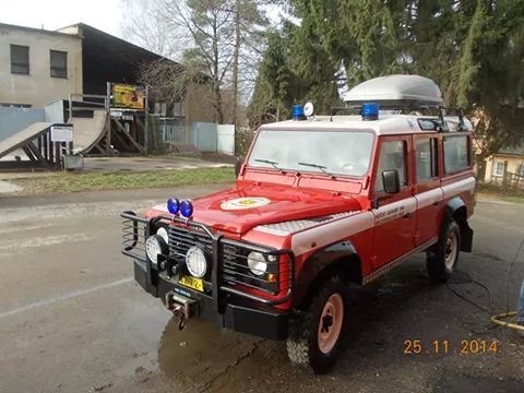Poličtí hasiči dostali k užívání terénní automobil Land Rover