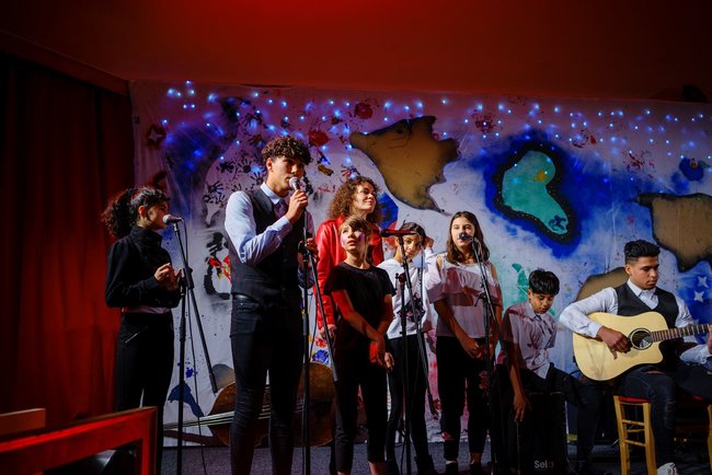 Přeplněná Střelnice a zářící dětské oči