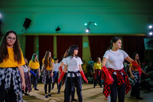 Přeplněná Střelnice a zářící dětské oči