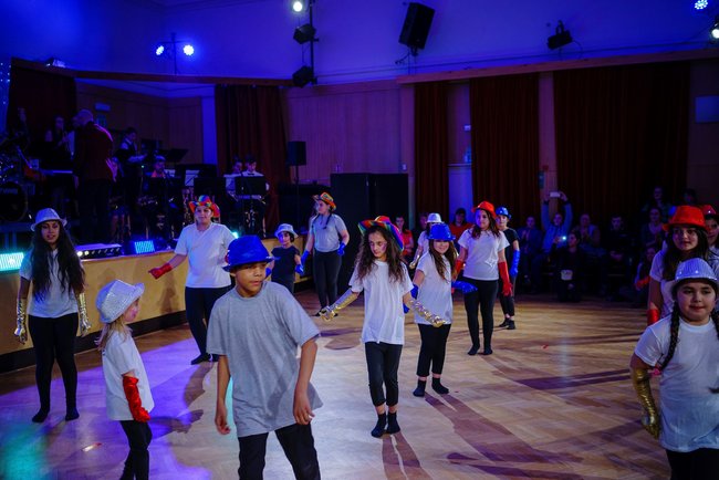 Přeplněná Střelnice a zářící dětské oči