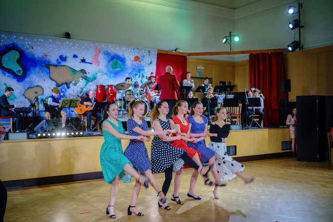 Přeplněná Střelnice a zářící dětské oči