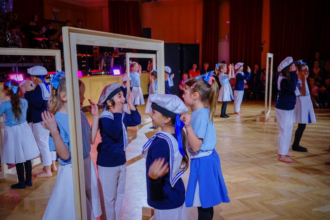 Přeplněná Střelnice a zářící dětské oči