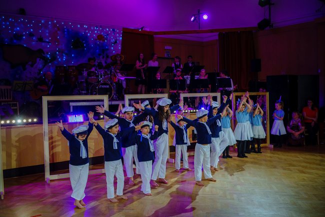 Přeplněná Střelnice a zářící dětské oči