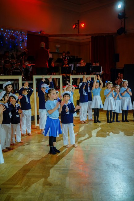 Přeplněná Střelnice a zářící dětské oči