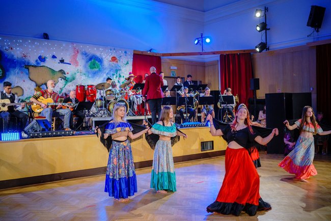 Přeplněná Střelnice a zářící dětské oči