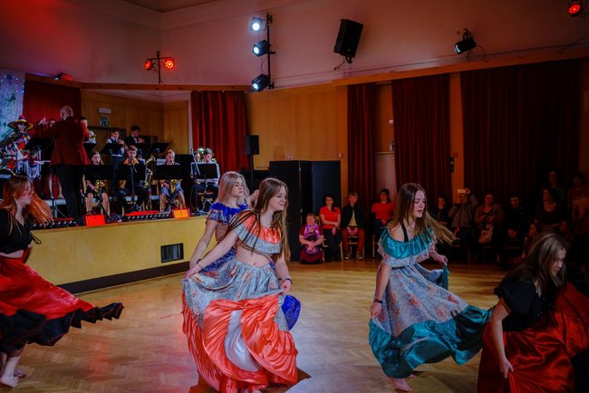 Přeplněná Střelnice a zářící dětské oči