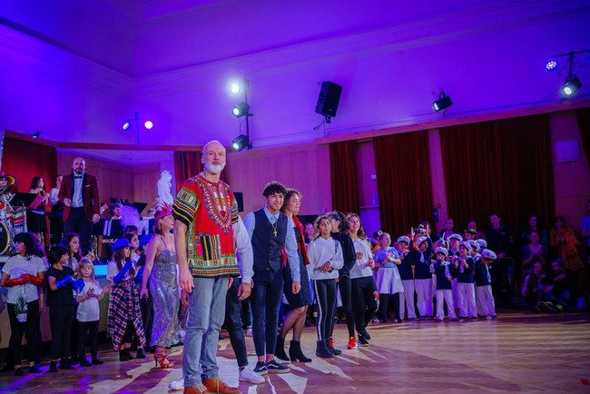 Přeplněná Střelnice a zářící dětské oči