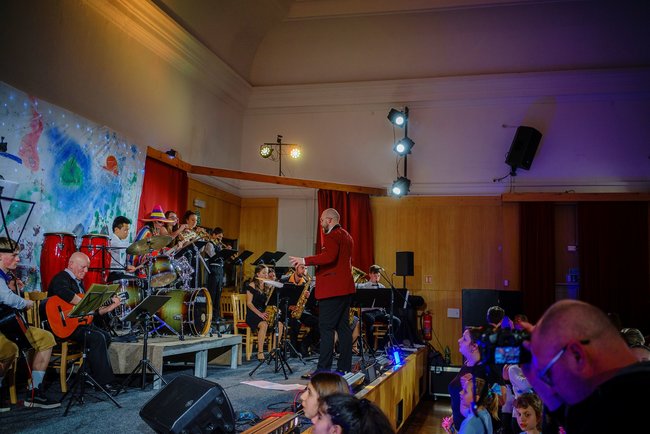 Přeplněná Střelnice a zářící dětské oči