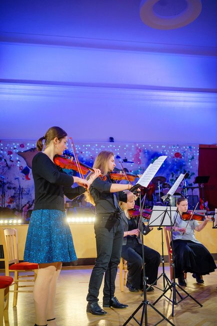 Přeplněná Střelnice a zářící dětské oči