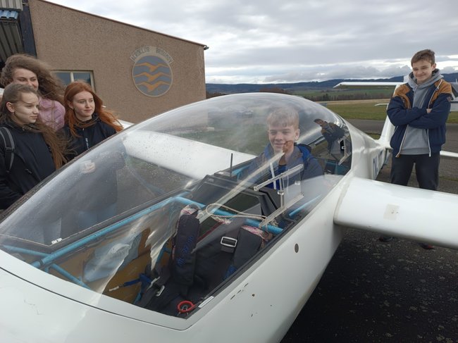 Broumovské letiště nabité mládím a zvídavostí